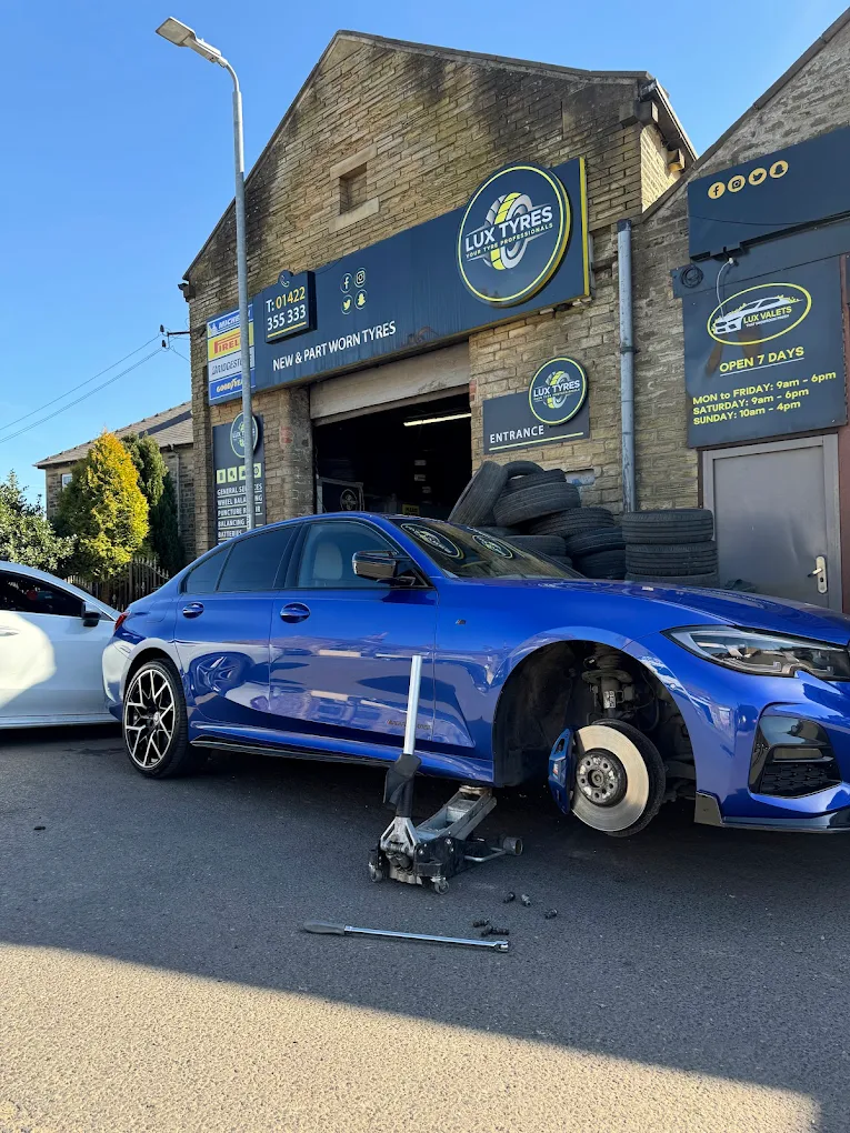 BMW 3 Series tyre change outside Lux Tyres Halifax